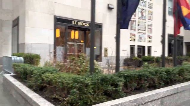 [ 4K ] Walking in the rain l New York l Times Square l 5th Avenue l Binaural City Sounds l Rainy day смотреть онлайн