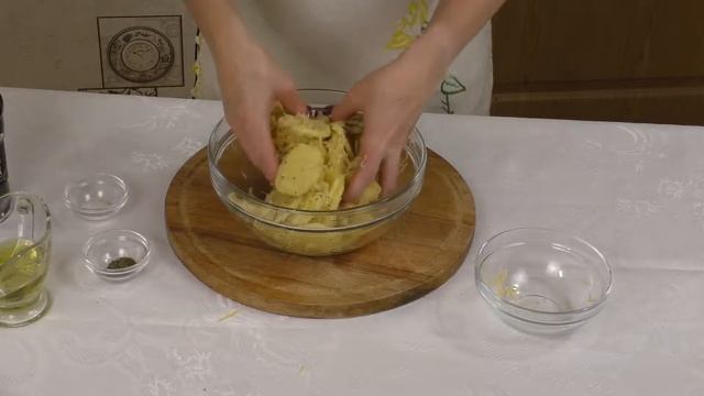 Запеченные картофельные столбики с хрустящей корочкой смотреть онлайн