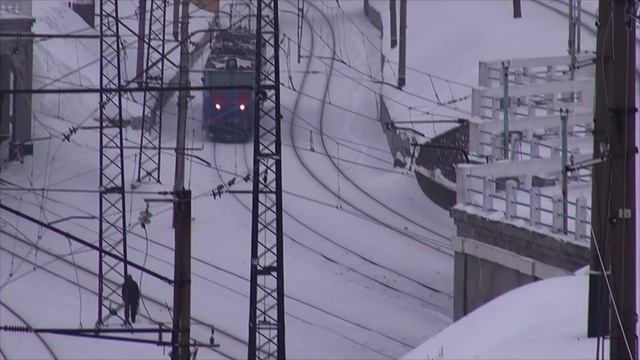 VLOG ЗИМНИЙ ДЕНЬ на станции МНОГО ПОЕЗДОВ/ Видео для детей про поезда