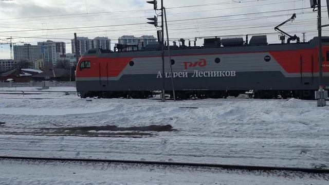 Электровоз ЭП1М-678 "Андрей Лесников" следует из-под поезда №121 Пенза - Москва смотреть онлайн