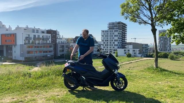 Test: Yamaha NMAX 125. Hbitá lasička, která vás nesežere смотреть онлайн