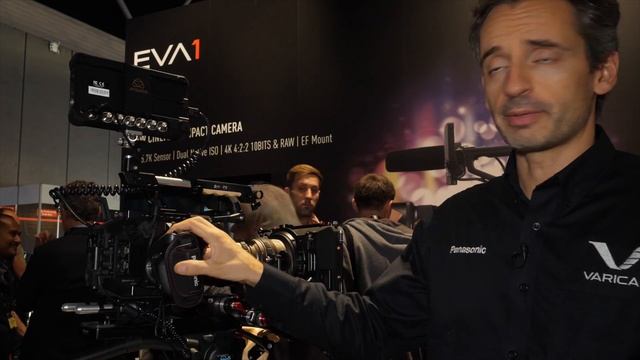 Panasonic EVA1 Hands On: 5.7K external RAW, Layout, Menues IBC 2017 смотреть онлайн