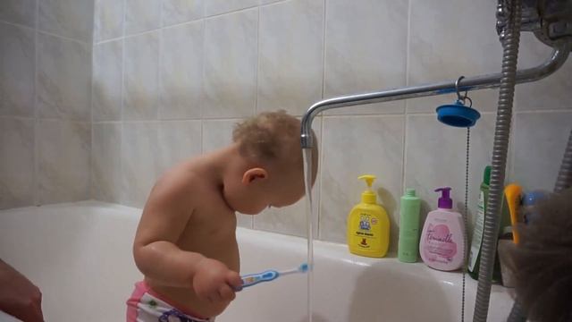Учим малыша чистить зубы смотреть онлайн