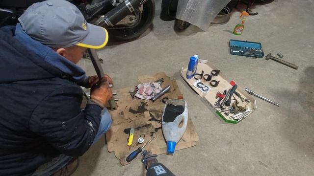 НекроНЕЙКЕД - Honda CB-1 (CB400F) / Переборка вилки и первые обсёры / Часть 5 смотреть онлайн