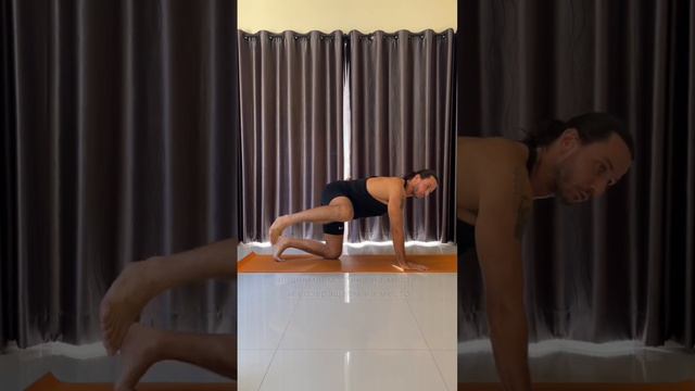 Раскрытый таз, который позволяет комфортно сидеть в позе для медитации.. ну и круглые ягодицы.. смотреть онлайн