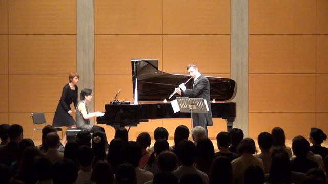 F. Poulenc: Sonata for flute and piano, FP 164. III. Presto giocoso смотреть онлайн