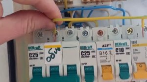 Установка, подключение автомата и розетки.