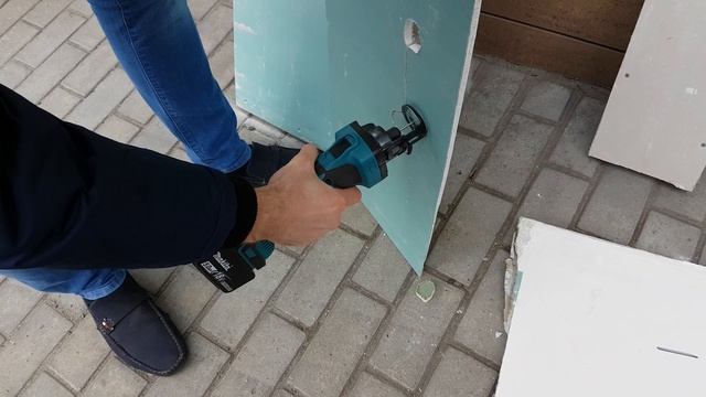 Аккумуляторный фрезер-гипсорез Makita DCO 180 Z смотреть онлайн