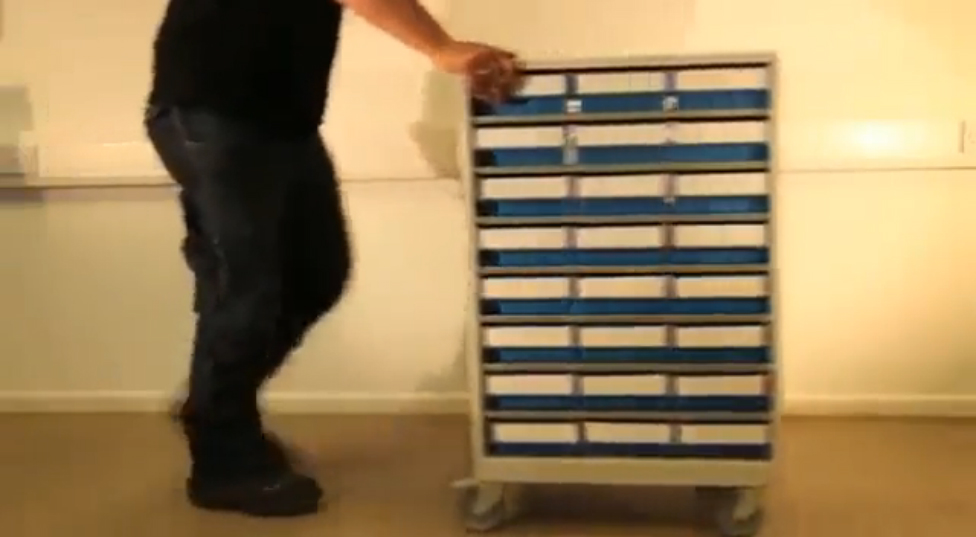 Передвижная Кассетница Treston с лотками для мелких деталей смотреть онлайн