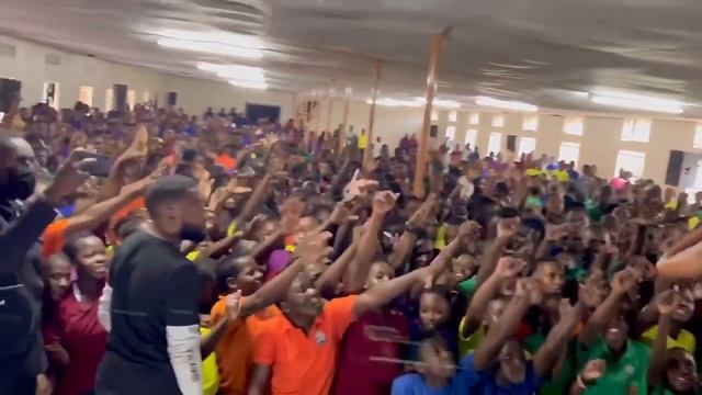 Sheebah Karungi performing at SEETA HIGH SCHOOL ? смотреть онлайн