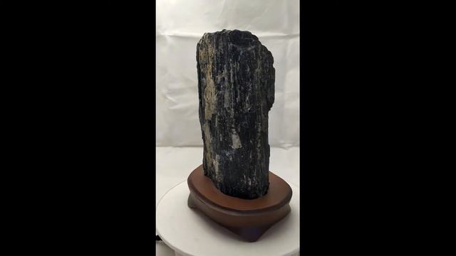 минерал Турмалин черный (Шерл) 5.5х10х20 см смотреть онлайн