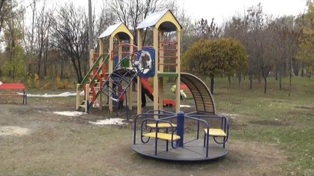 Детская площадка в Мариуполе. смотреть онлайн