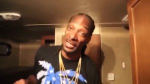 Cнуп дог флексит под шансон с пакетами травы. Snoop Dogg dancing.