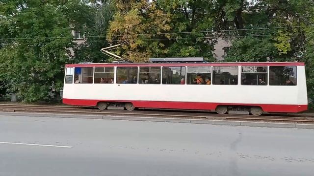 Модернизированный трамвай КТМ-5М3 (71-605), маршрут 18 "ул.Чистопольская - ЧМК" смотреть онлайн