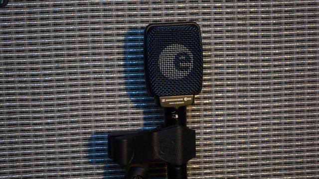 Sennheiser e906 Microphone | Dynamic Supercardioid Mic (Guitar Amp) Review Demo/Test 🎤 смотреть онлайн