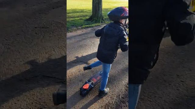 Ninja Dodwell tests Spiderman scooter and Batman bike In Witney. смотреть онлайн