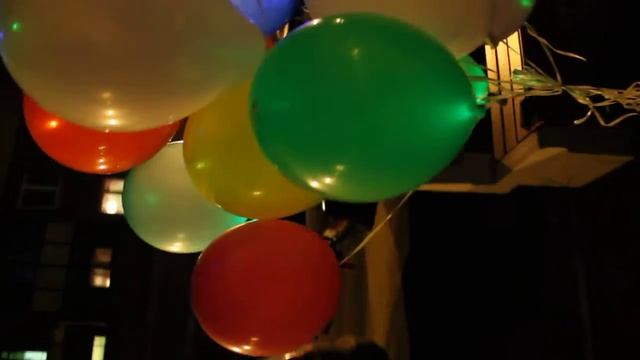 СВЕТЯЩИЕСЯ ВОЗДУШНЫЕ ШАРЫ смотреть онлайн