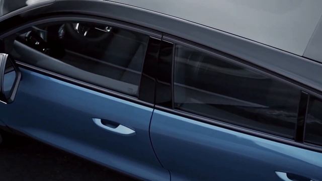 2022 VOLVO C40 RECHARGE: EXTERIOR AND DRIVING смотреть онлайн