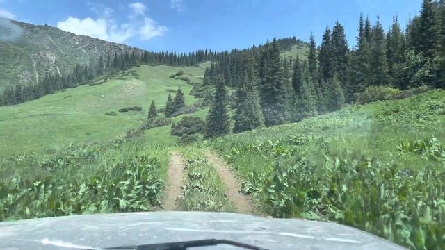 Kazakhstan. The roads. Mountains. Дороги в горах Казахстана. TLC 105 GX смотреть онлайн