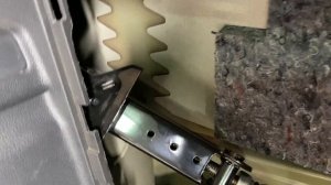 ГДЕ лежит домкрат в Мицубиси Аутлендер 3 ?