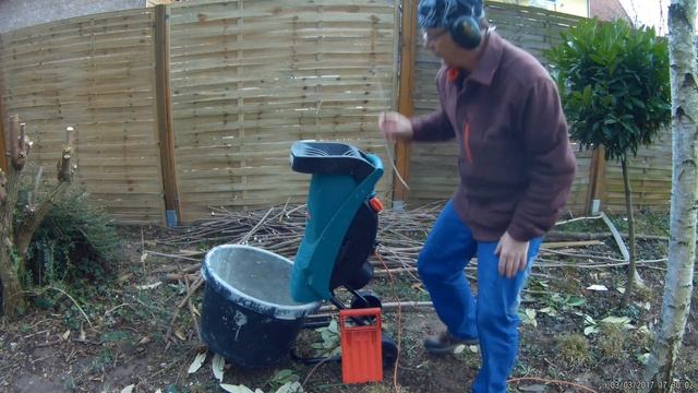 Häcksler Bosch AXT Rapid 2200 Test Live смотреть онлайн