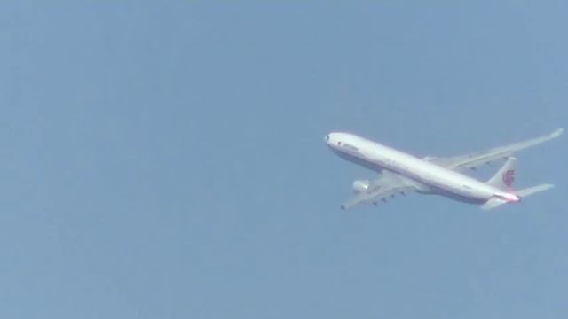 Arrivals and departures to the Barcelona airport смотреть онлайн