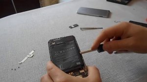 Как заменить аккумулятор на смартфоне.