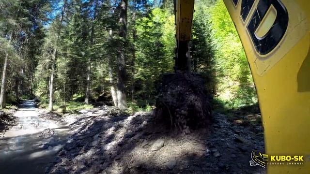 New Holland LB 115.B - backhoe digging gravel смотреть онлайн