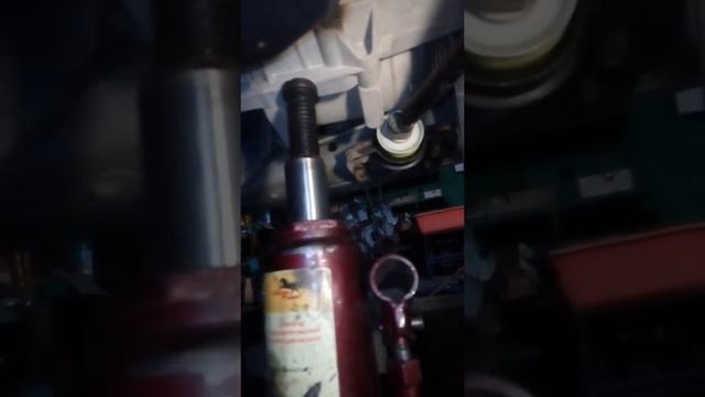 Замена ремня генератора на гранте с кондиционером не снимая подушки с двигателя смотреть онлайн