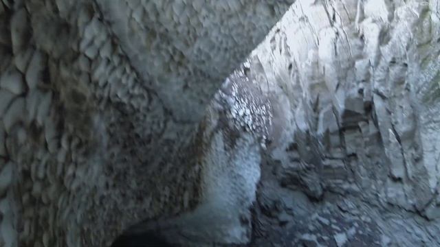 Спуск в пещеру Вилючинского водопада (teaser) смотреть онлайн