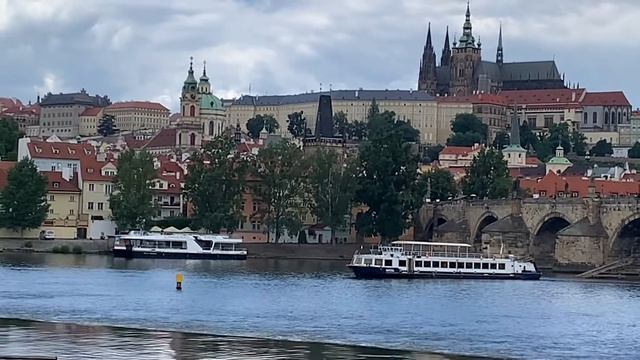 Прага1 прогулочний катер на реке Влатва Praga1 смотреть онлайн