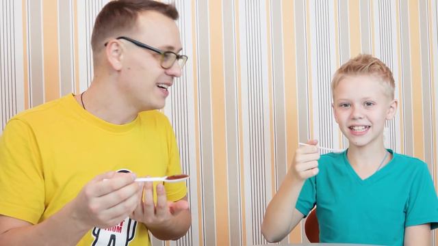 БОЛЬШАЯ или МАЛЕНЬКАЯ ЛОЖКА ЕДА ЧЕЛЛЕНДЖ и РЕАКЦИЯ смотреть онлайн
