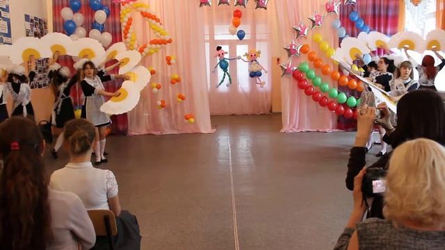 Удивительно классный танец выпускников смотреть онлайн