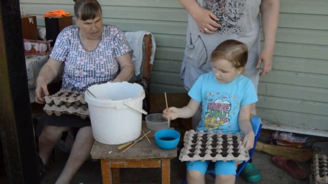 Весенняя посадка моркови в яичных лотках. Супер способ Без хлопот. РУССКОЕ РАНЧО. смотреть онлайн