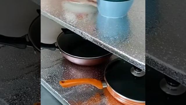 Гаджет для кухни и для дома заклеить поверхности #shorts смотреть онлайн