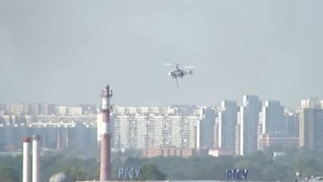 Вертолет обследует очаг возгорания на ВВЦ смотреть онлайн