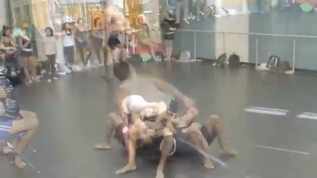 Billy Bell's Lunge Dance Collective смотреть онлайн