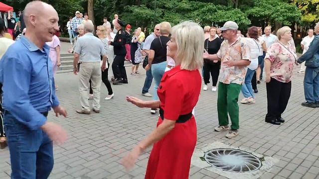 30.07.23г..."Ты Кукуй КУКУШКА"...на танцполе в Гомельском парке... смотреть онлайн