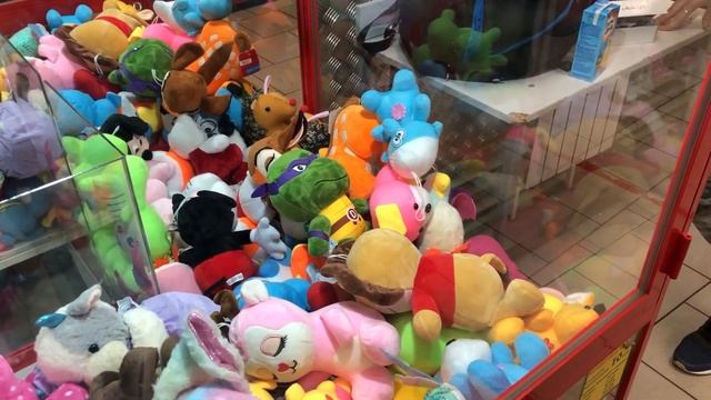 Как достать игрушку на День Рождения из Игрового Автомата / АВТОМАТ С ИГРУШКАМИ ЧЕЛЛЕНДЖ смотреть онлайн