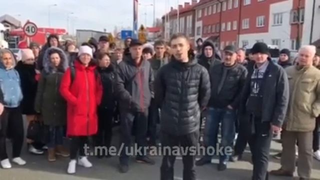 Украинцы, которые застряли на границе Чехии и Польши смотреть онлайн