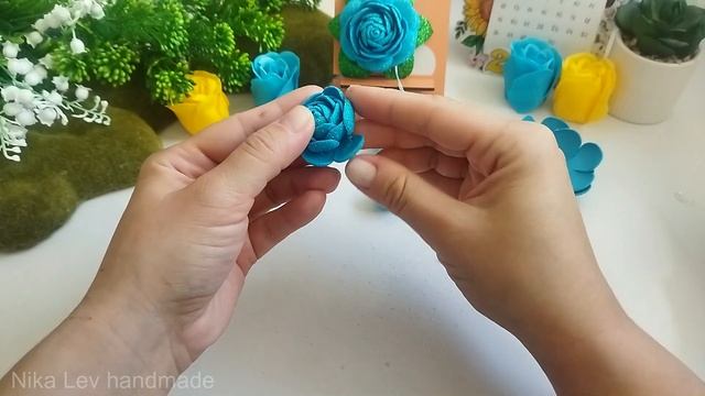 DIY BLUE ROSES FROM FOAM AND POMPONS смотреть онлайн