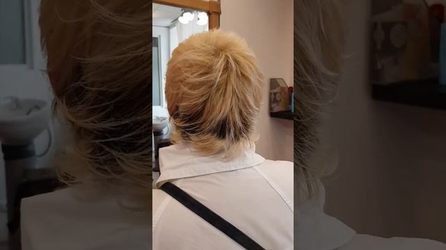 Корткая рваная по корням стрижка, укладка феном , воск. смотреть онлайн
