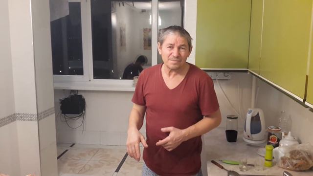 БАТЯ ПОКАЗЫВАЕТ КАК НАДО ЖАРИТЬ КАРТОШКУ смотреть онлайн
