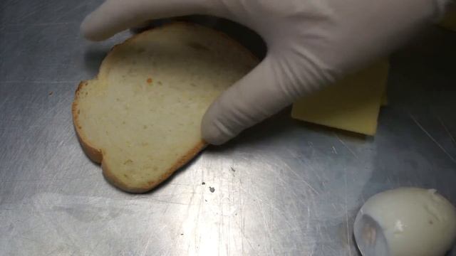 Бутерброд с сыром и яйцом (Egg sandwich with cheese) смотреть онлайн
