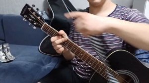 устанавливаем ремень на гитару