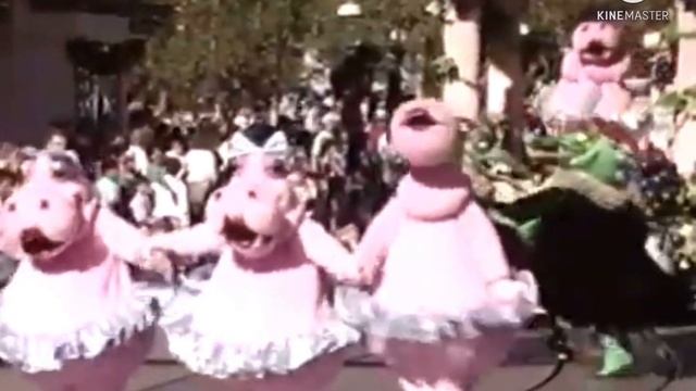 Here comes Santa Claus at Disneyland (My version) смотреть онлайн