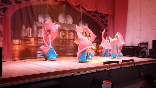 Фестиваль Весна Востока в Авангарде. Танец с шалями. смотреть онлайн