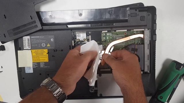 How to replace thermal paste at Medion Akoya E7222 MD99060 laptop смотреть онлайн