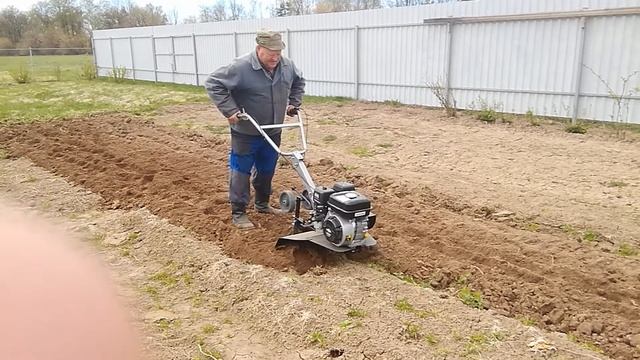 Мотокультиватор бензиновый Мобил К МКМ-2Р2-Б6.5 в работе - 1 смотреть онлайн