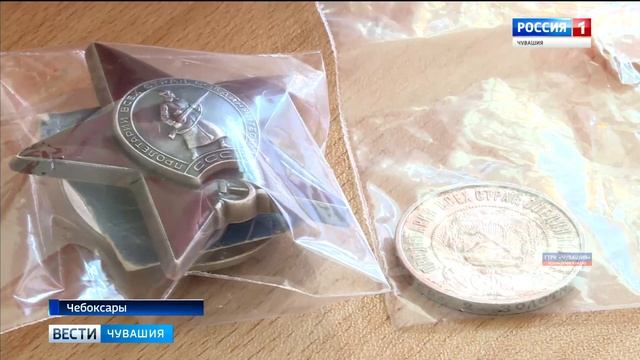В Национальном музее сотрудники Пробирной палаты исследуют музейные экспонаты из драгоценных камней смотреть онлайн